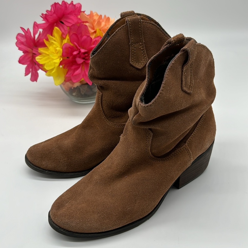 White Mountain Tan Suede Western Style Ankle Boots As Is Size 7 MCA6602K